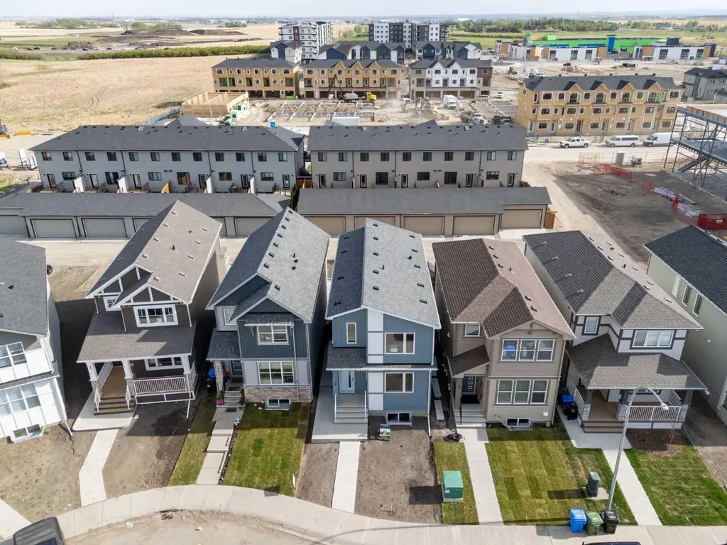 43 Belvedere Crescent SE Calgary AB T2A 7Z9