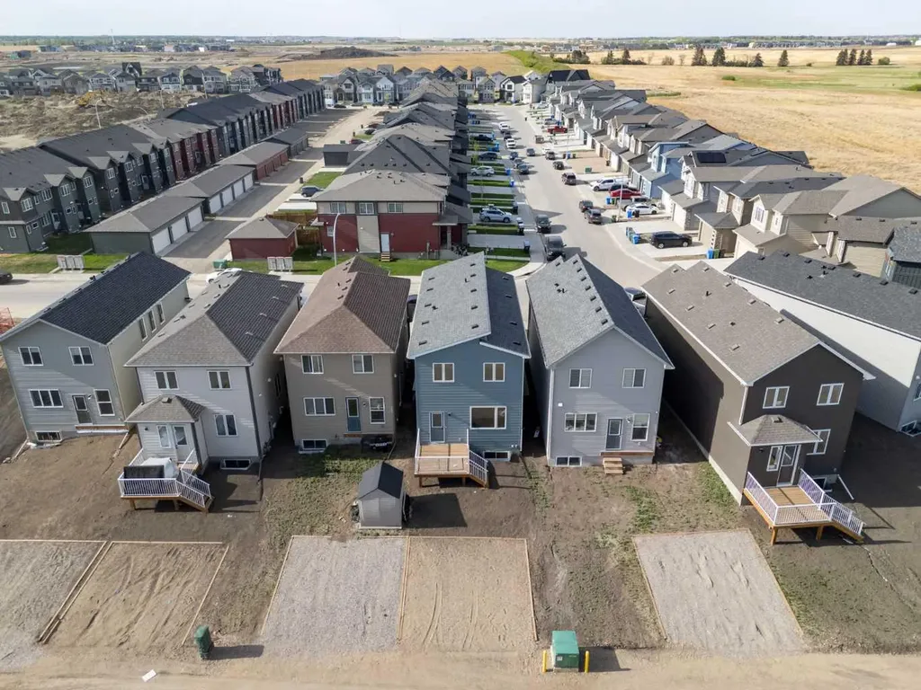 43 Belvedere Crescent SE Calgary AB T2A 7Z9