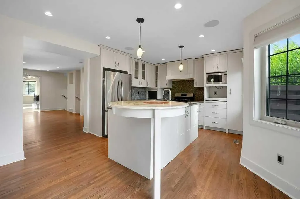 408 18a Street NW Calgary AB T2N2H2