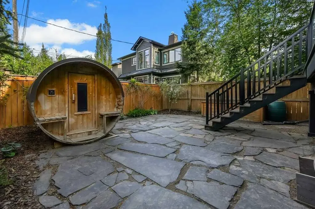 408 18a Street NW Calgary AB T2N2H2
