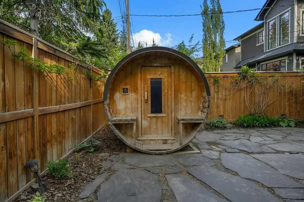 408 18a Street NW Calgary AB T2N2H2