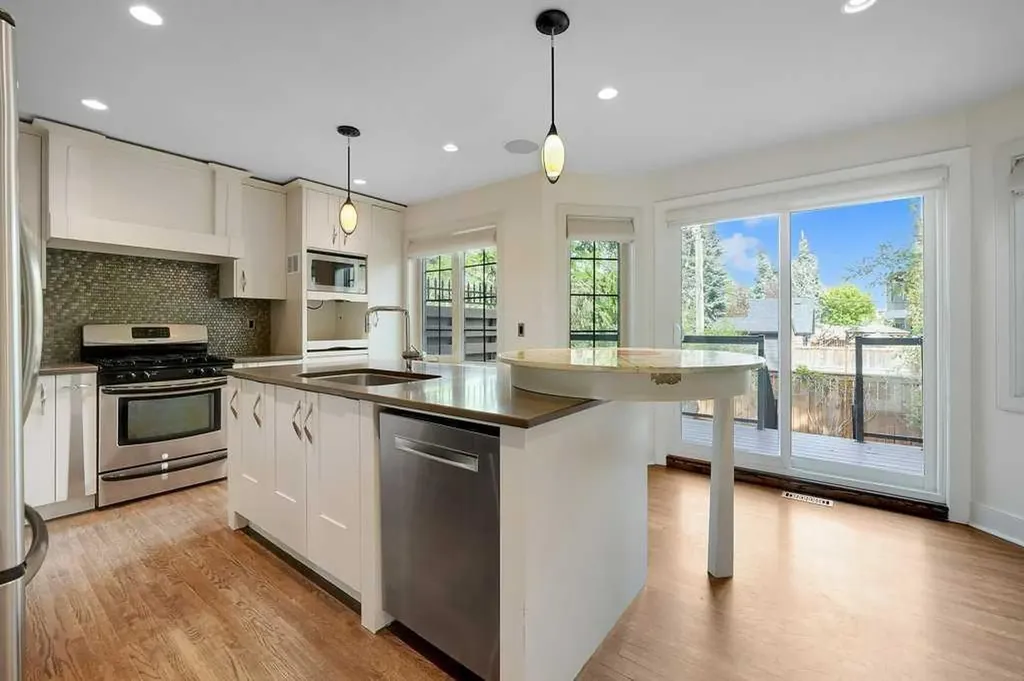 408 18a Street NW Calgary AB T2N2H2