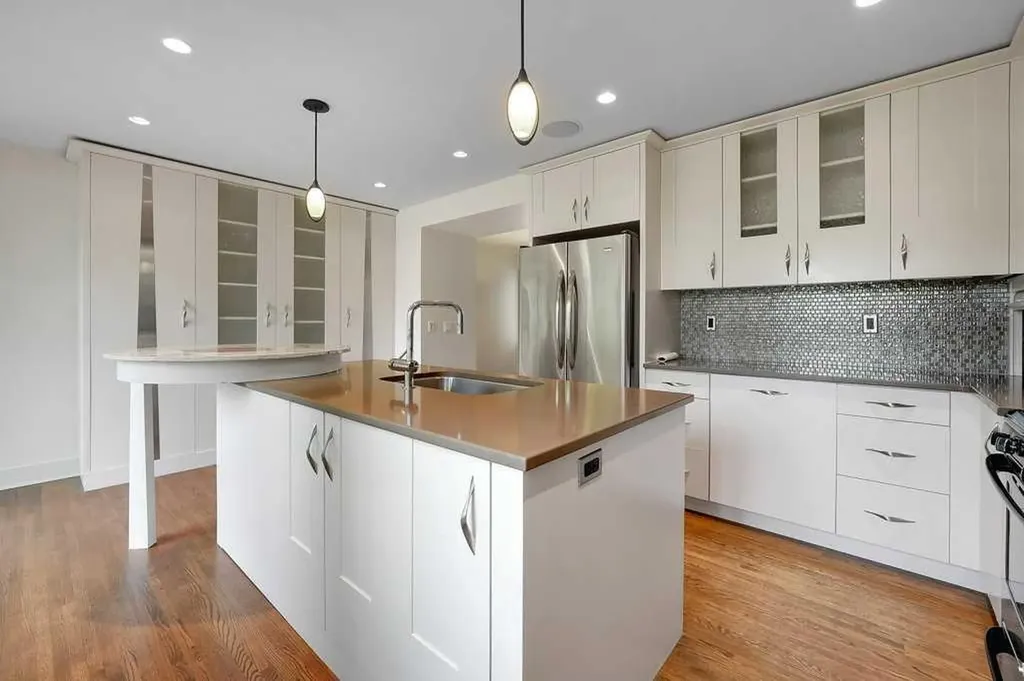 408 18a Street NW Calgary AB T2N2H2