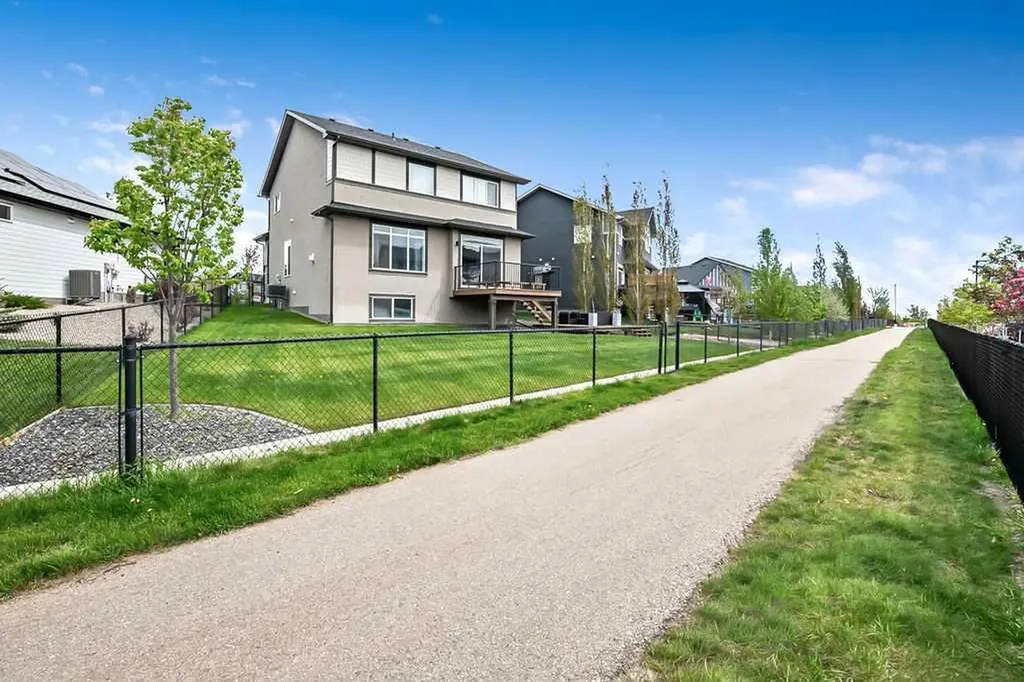 12 Ranchers Bay Okotoks AB T1S 0P2