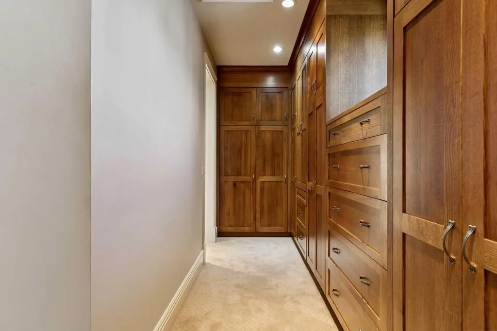 6 Aspen Ridge Lane SW Calgary AB T3H 5H9