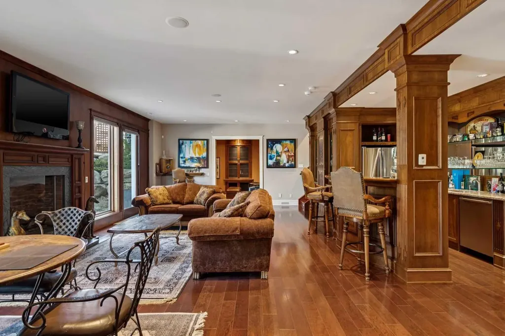 6 Aspen Ridge Lane SW Calgary AB T3H 5H9