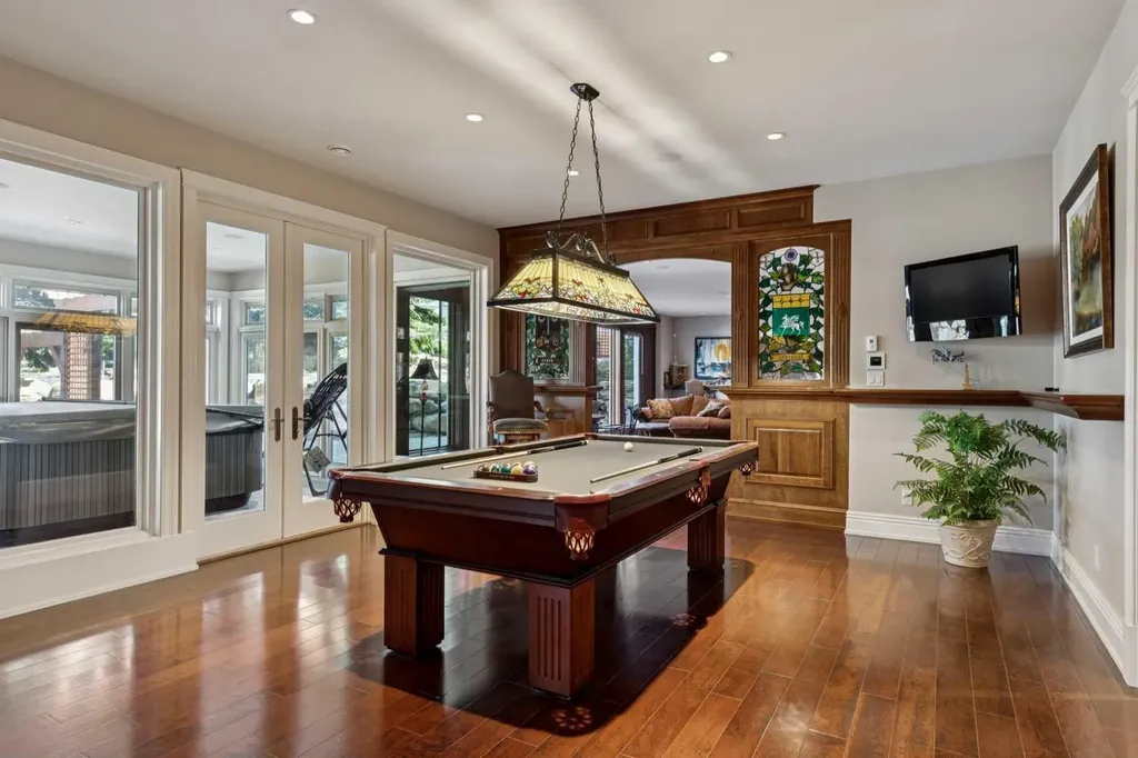 6 Aspen Ridge Lane SW Calgary AB T3H 5H9
