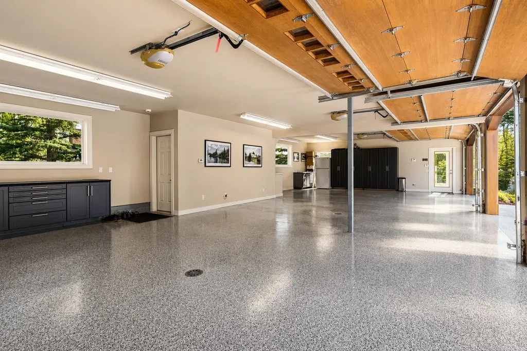 6 Aspen Ridge Lane SW Calgary AB T3H 5H9