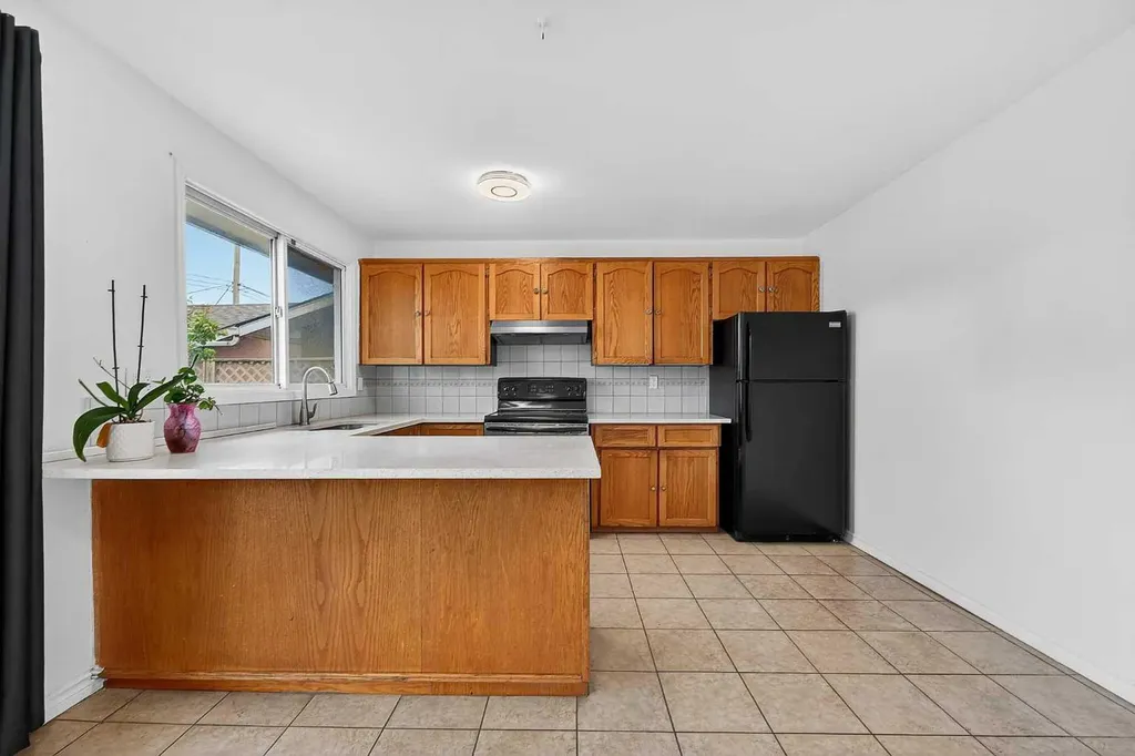 1608 54 Street SE Calgary AB T2A 1W8