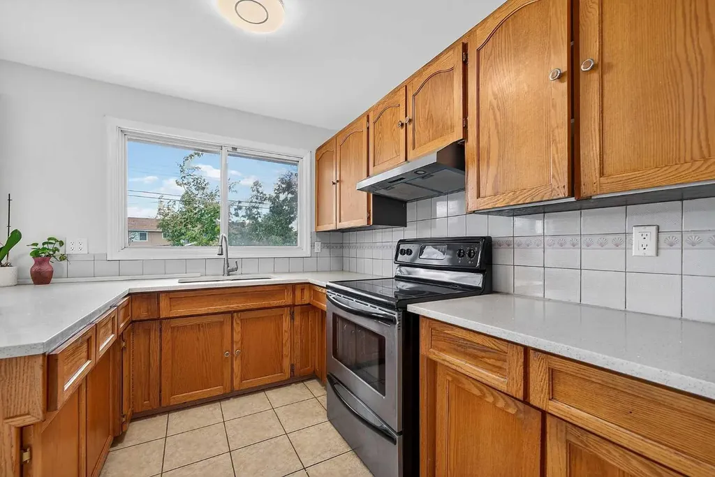 1608 54 Street SE Calgary AB T2A 1W8