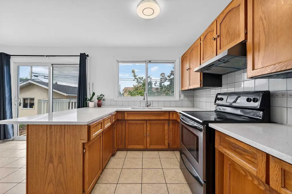 1608 54 Street SE Calgary AB T2A 1W8
