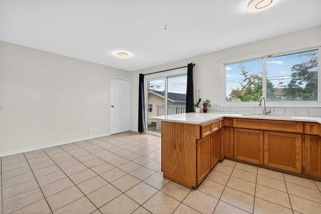 1608 54 Street SE Calgary AB T2A 1W8