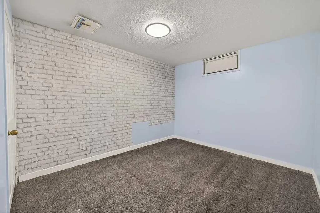 1608 54 Street SE Calgary AB T2A 1W8