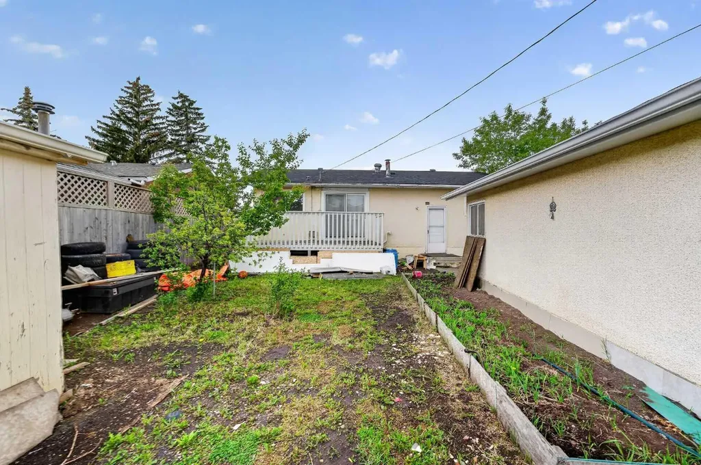 1608 54 Street SE Calgary AB T2A 1W8