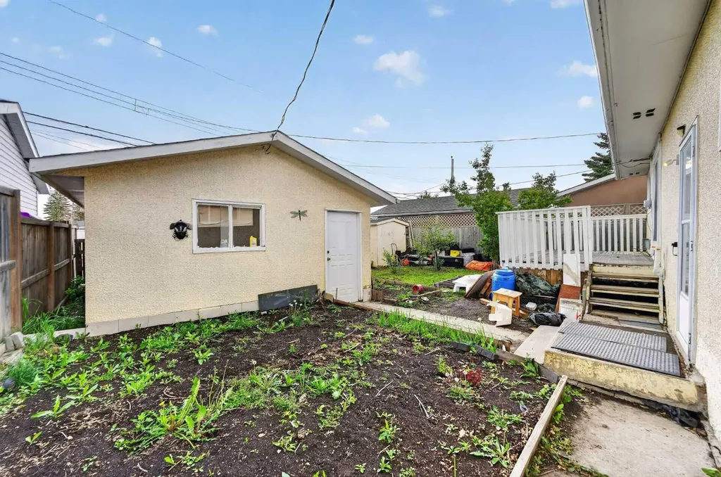 1608 54 Street SE Calgary AB T2A 1W8