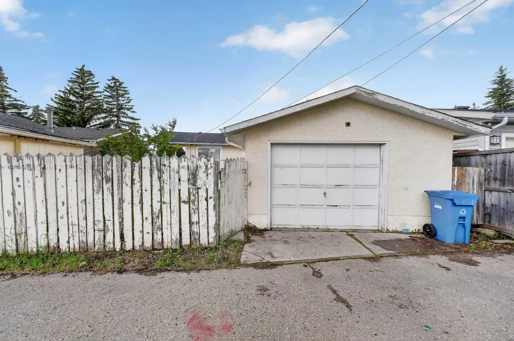 1608 54 Street SE Calgary AB T2A 1W8