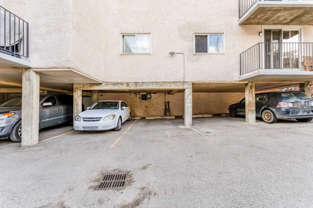 823 19 Avenue SW Calgary AB T2T 0H6