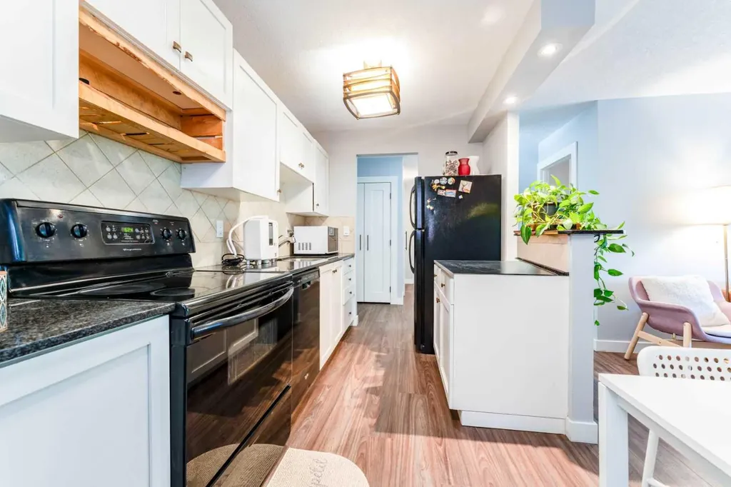 823 19 Avenue SW Calgary AB T2T 0H6