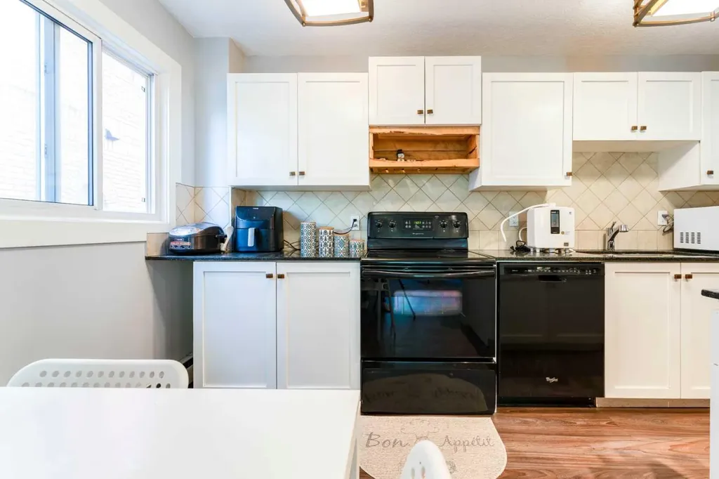 823 19 Avenue SW Calgary AB T2T 0H6