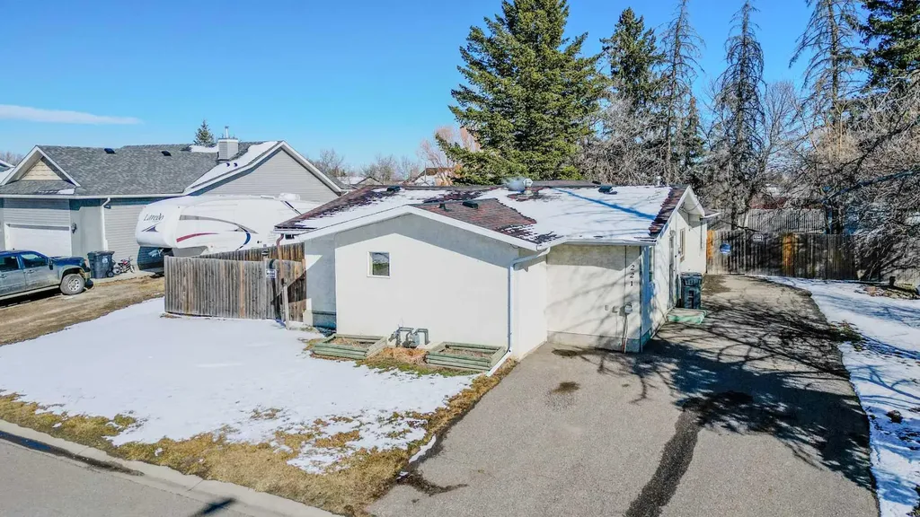 221 N 250 E Raymond AB T0K 2S0