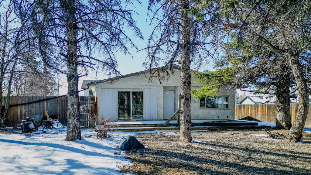 221 N 250 E Raymond AB T0K 2S0