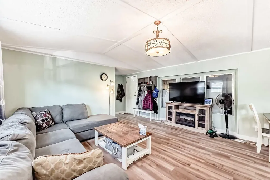 17 Burroughs Place NE Calgary AB T1Y 6K5
