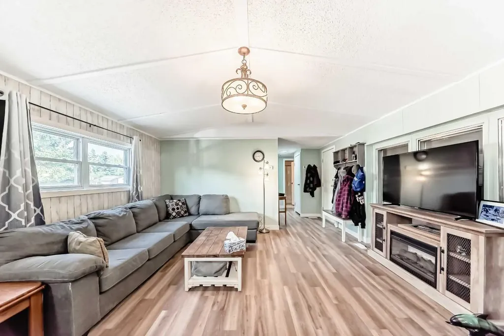 17 Burroughs Place NE Calgary AB T1Y 6K5