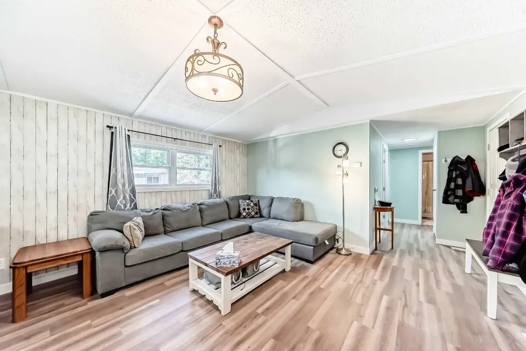17 Burroughs Place NE Calgary AB T1Y 6K5
