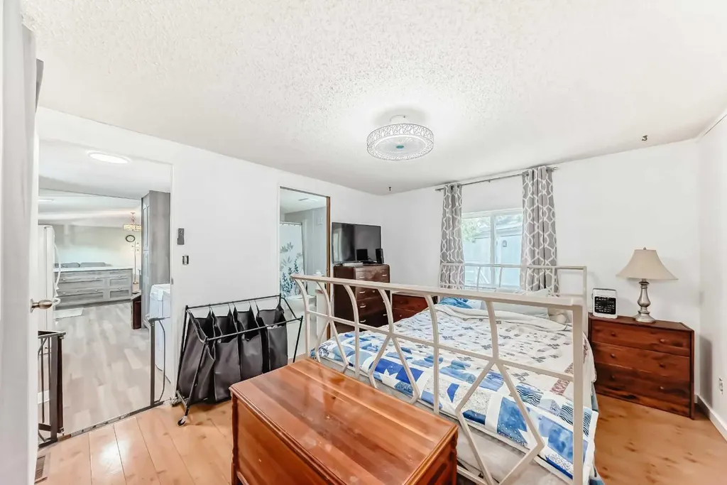 17 Burroughs Place NE Calgary AB T1Y 6K5