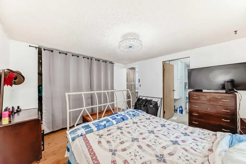 17 Burroughs Place NE Calgary AB T1Y 6K5