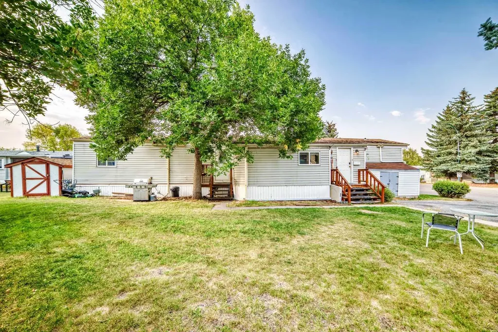 17 Burroughs Place NE Calgary AB T1Y 6K5