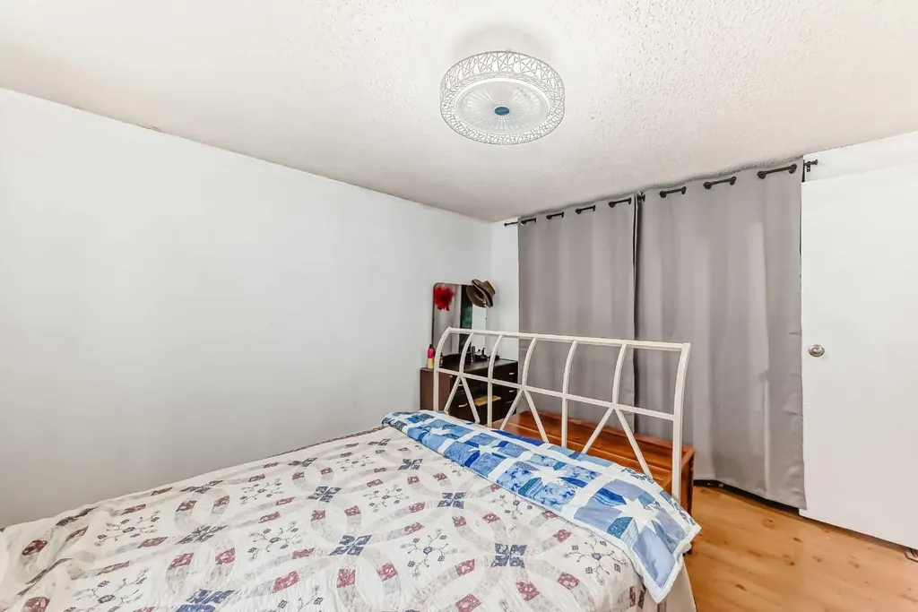 17 Burroughs Place NE Calgary AB T1Y 6K5