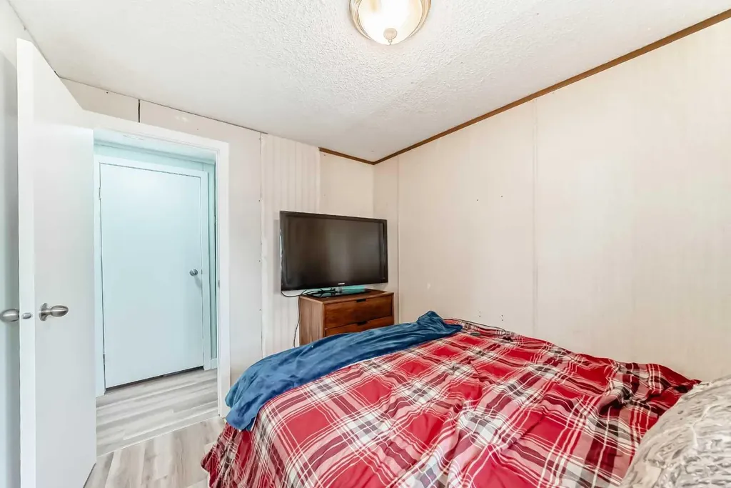 17 Burroughs Place NE Calgary AB T1Y 6K5