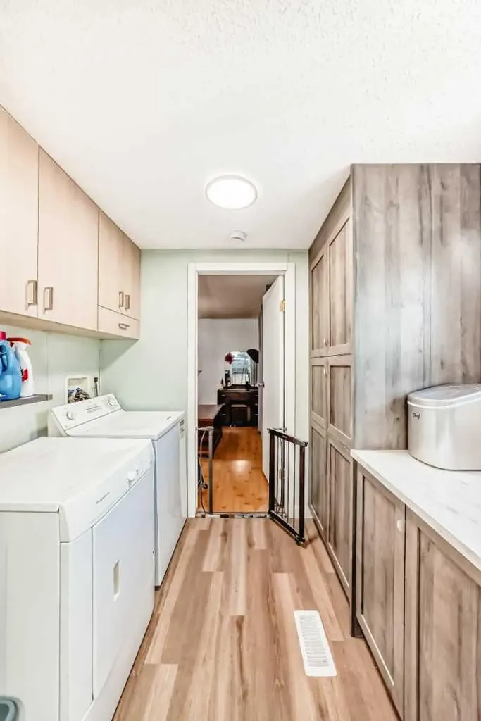 17 Burroughs Place NE Calgary AB T1Y 6K5