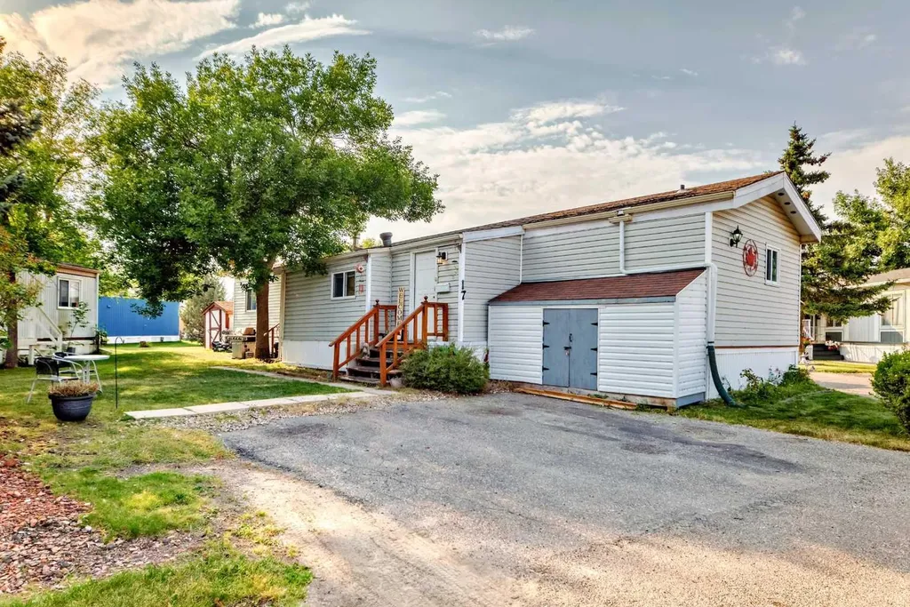 17 Burroughs Place NE Calgary AB T1Y 6K5
