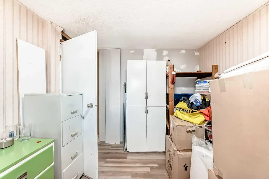 17 Burroughs Place NE Calgary AB T1Y 6K5