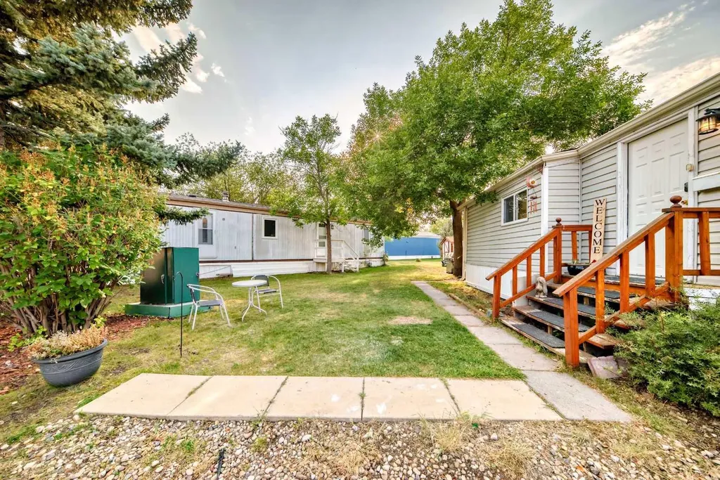 17 Burroughs Place NE Calgary AB T1Y 6K5