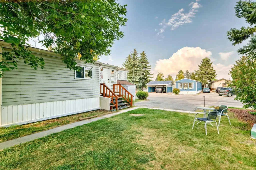 17 Burroughs Place NE Calgary AB T1Y 6K5