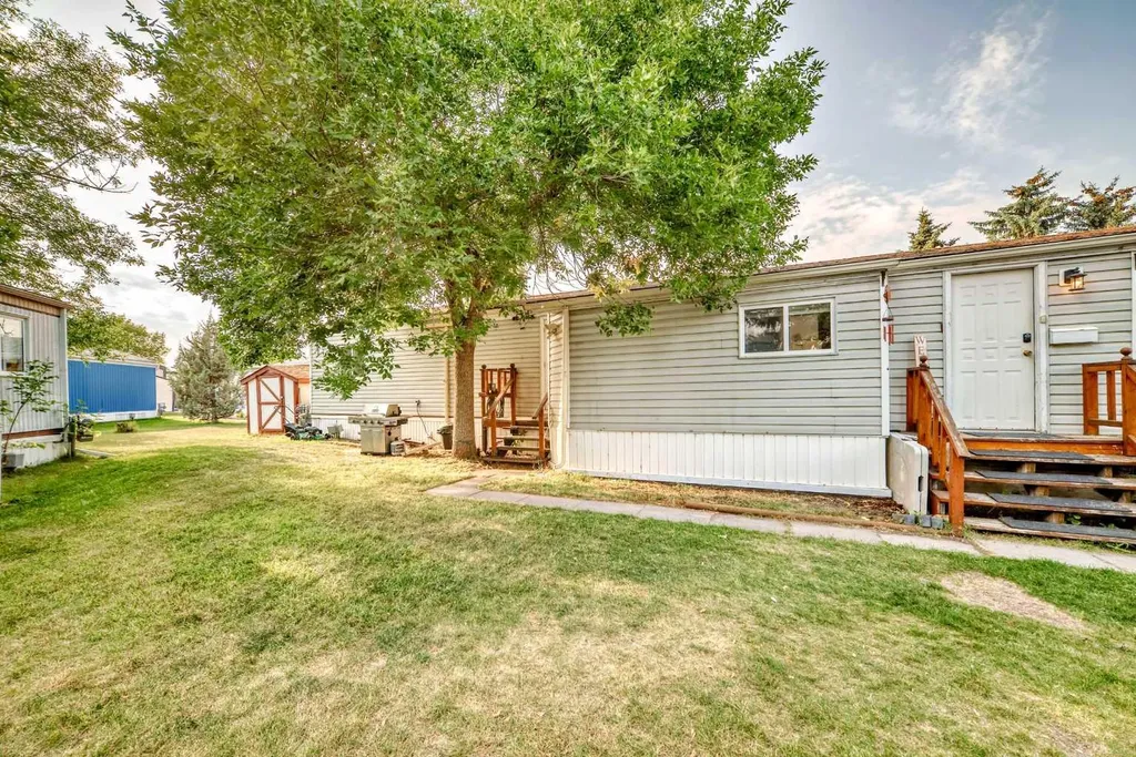 17 Burroughs Place NE Calgary AB T1Y 6K5