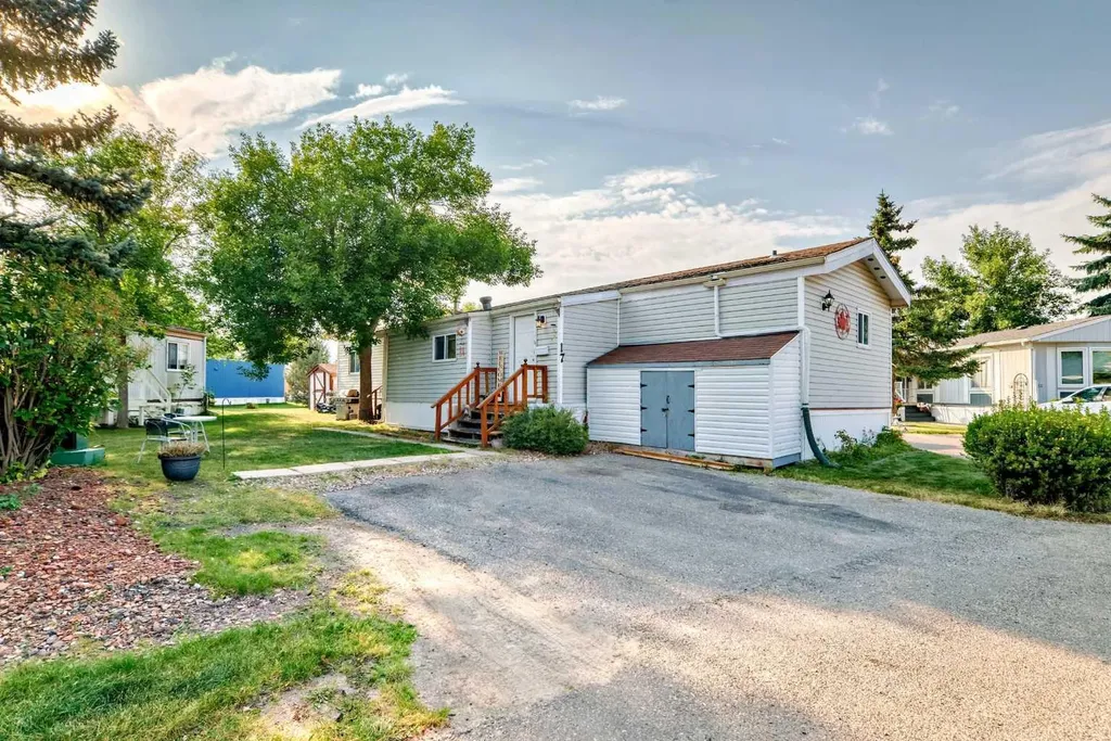 17 Burroughs Place NE Calgary AB T1Y 6K5
