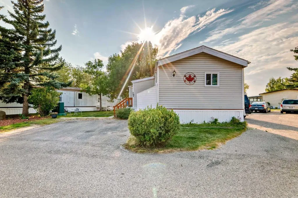 17 Burroughs Place NE Calgary AB T1Y 6K5