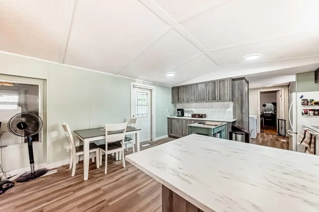 17 Burroughs Place NE Calgary AB T1Y 6K5