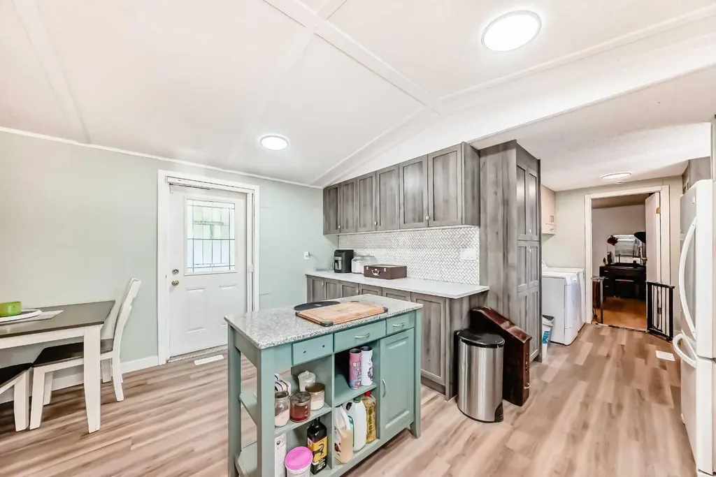 17 Burroughs Place NE Calgary AB T1Y 6K5