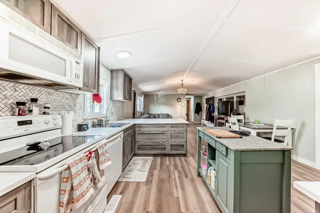 17 Burroughs Place NE Calgary AB T1Y 6K5