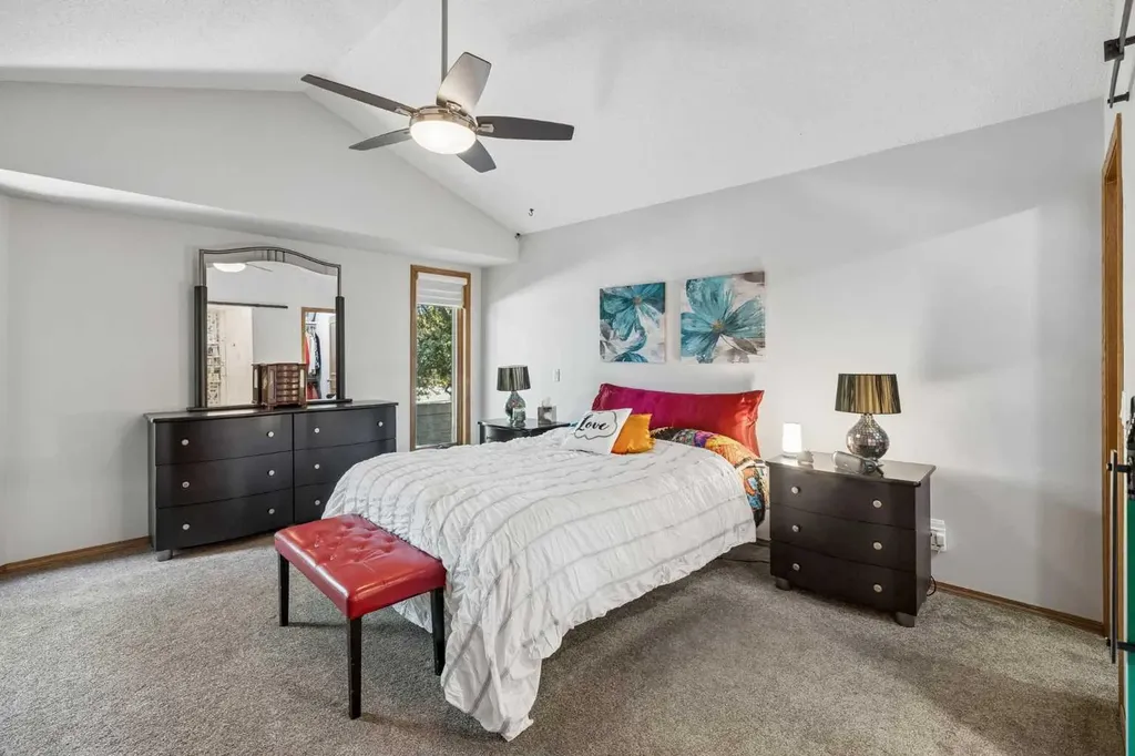 112 Oakbriar Close SW Calgary AB T2V 5H2