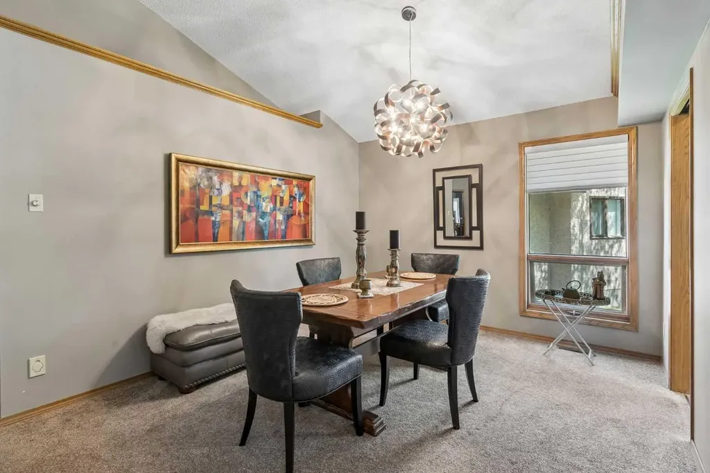112 Oakbriar Close SW Calgary AB T2V 5H2