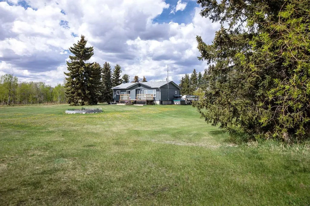 19252 462 Township Rural Camrose County AB T4V 1X8