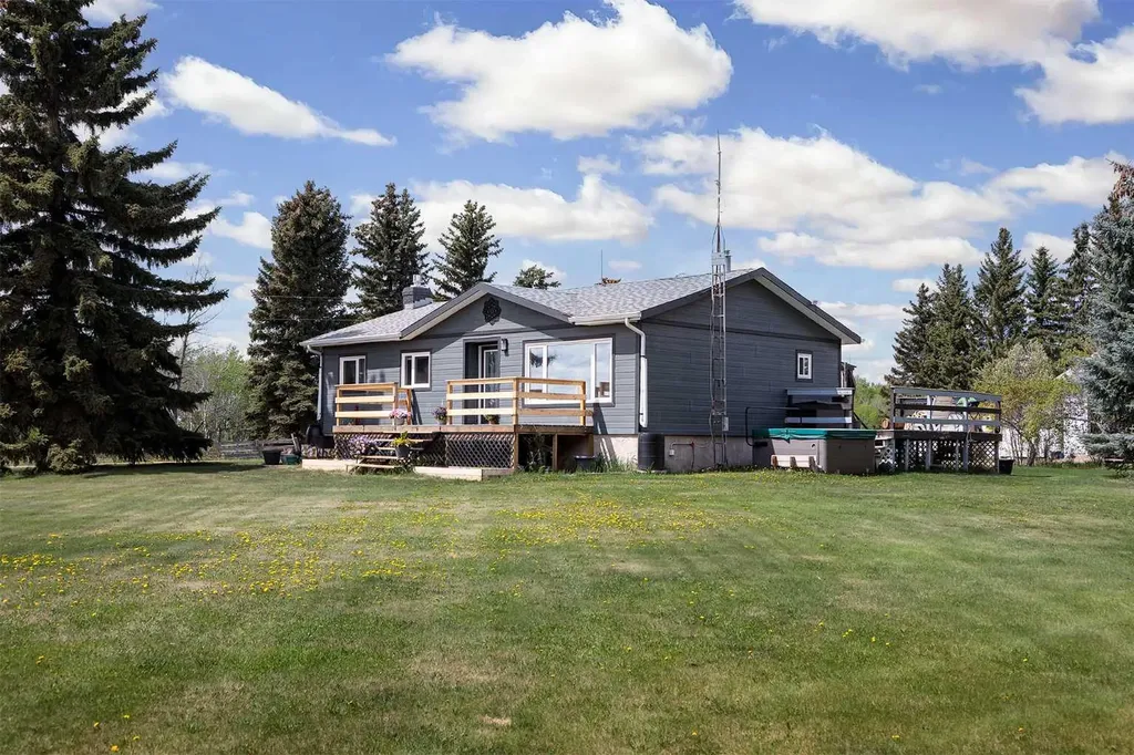 19252 462 Township Rural Camrose County AB T4V 1X8