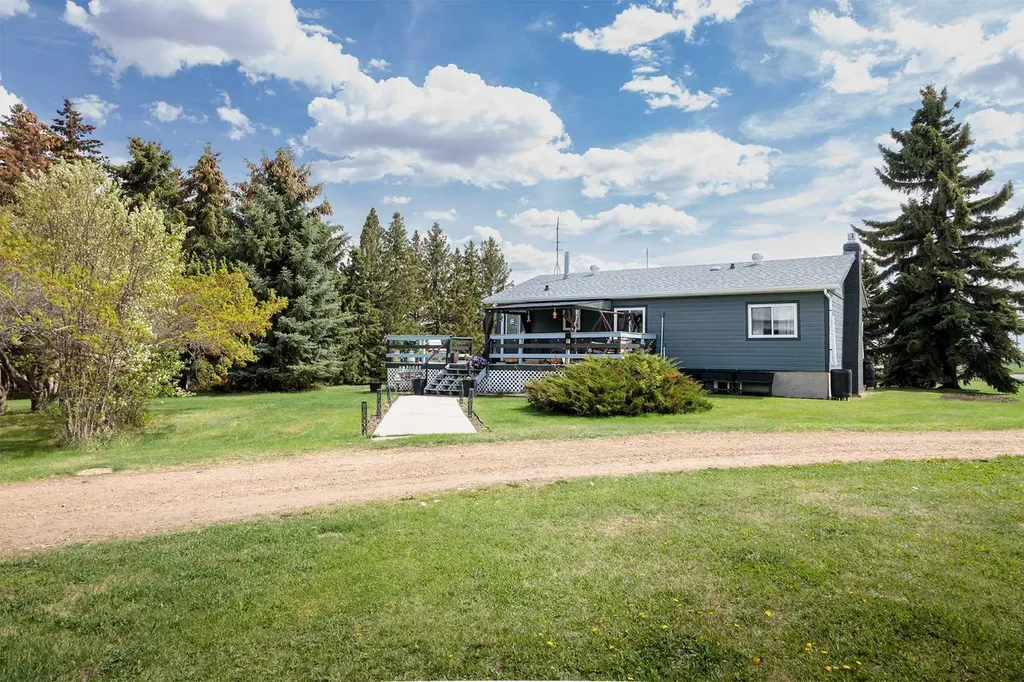 19252 462 Township Rural Camrose County AB T4V 1X8
