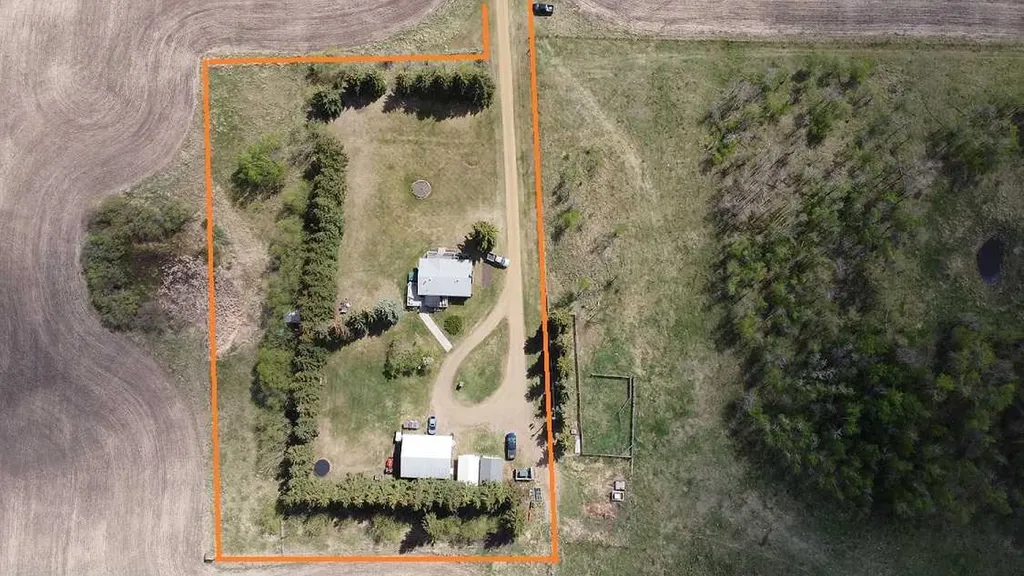 19252 462 Township Rural Camrose County AB T4V 1X8